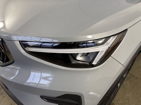 Used 2025 Volvo XC40 B5 Core image 28
