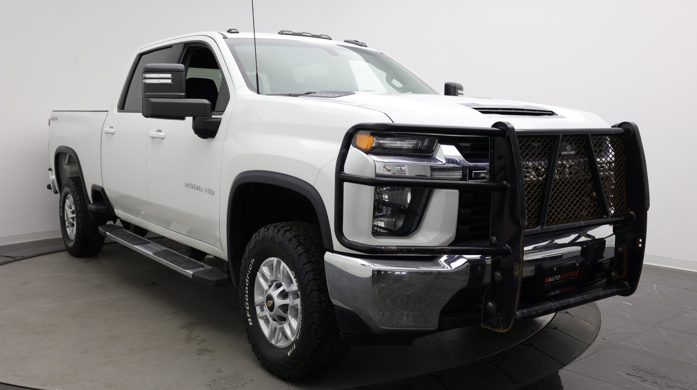 Used 2022 Chevrolet Silverado 2500 LT AWD/4WD image 3