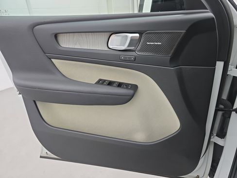 Used 2023 Volvo XC40 B4 Ultimate w/ Protection Package Premier image 27