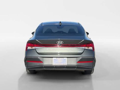 Certified 2024 Hyundai Elantra Blue FWD image 4