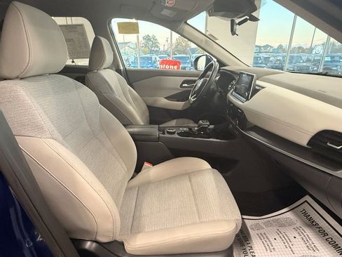 Used 2022 Nissan Rogue SV image 25