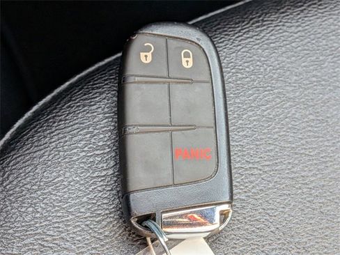 Used 2024 Jeep Compass Latitude image 30