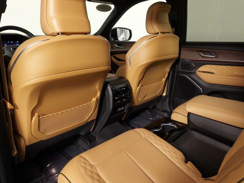 Used 2023 Jeep Grand Cherokee L Summit w/ High Altitude Package image 38