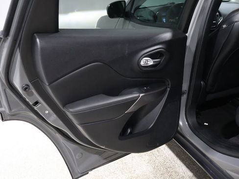 Used 2022 Jeep Cherokee Latitude Lux image 19