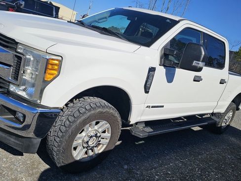 Used 2017 Ford F250 XLT w/ XLT Value Package image 3