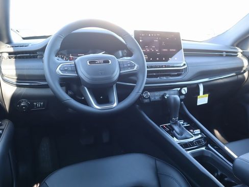 New 2026 Jeep Compass Latitude image 2