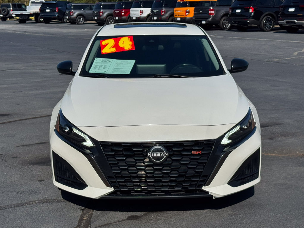 Used 2024 Nissan Altima 2.5 SR w/ SR Premium Package FWD image 2