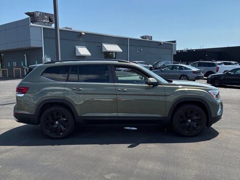 Used 2026 Volkswagen Atlas SE AWD/4WD image 8