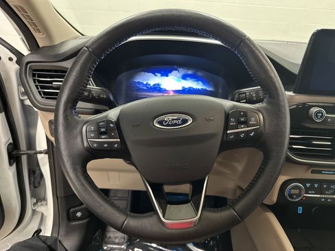 Used 2020 Ford Escape Titanium image 18