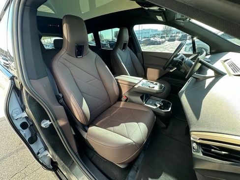 Used 2022 BMW iX xDrive50 w/ Sport Package image 34