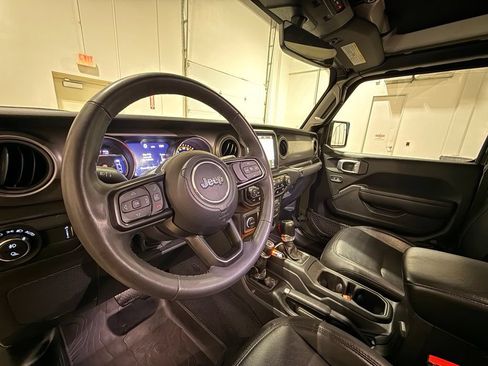 Used 2023 Jeep Gladiator Sport AWD/4WD image 16