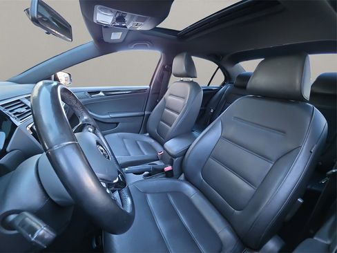 Used 2018 Volkswagen Jetta Sport image 25