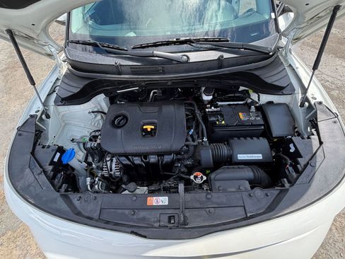 Used 2025 Kia Soul LX w/ LX Technology Package FWD image 30