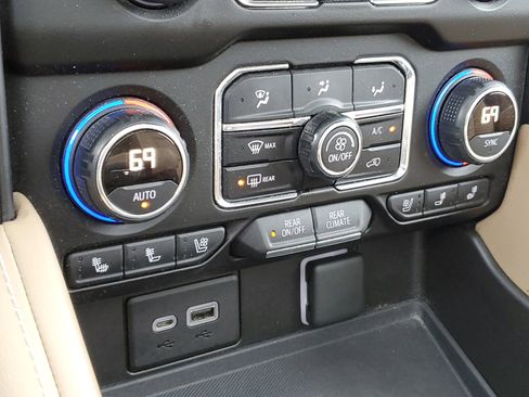 Used 2021 Chevrolet Suburban Premier w/ Premium Package image 23