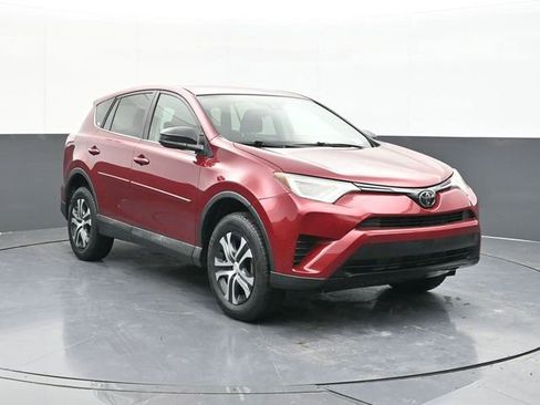Used 2018 Toyota RAV4 LE image 20