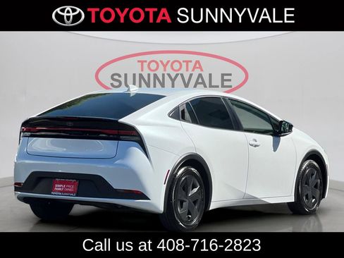 Used 2024 Toyota Prius LE image 3
