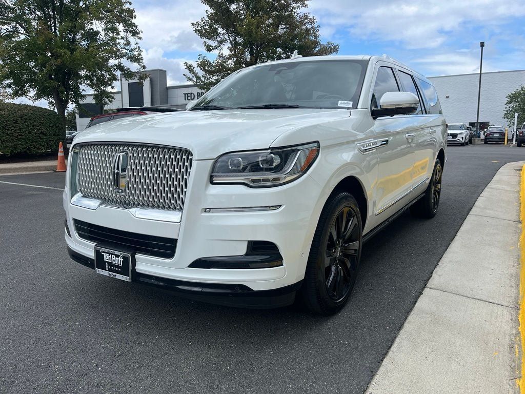 Certified 2024 Lincoln Navigator L Reserve AWD/4WD image 3