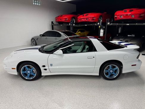 Used 1999 Pontiac Firebird Formula RWD image 9