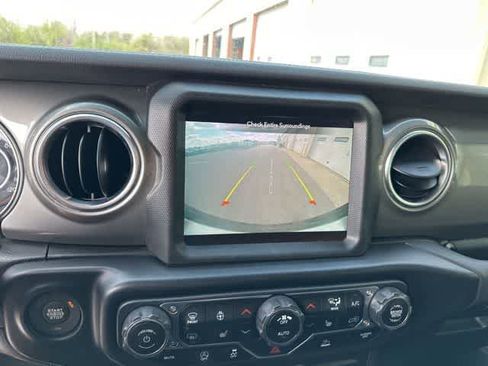 Used 2022 Jeep Wrangler Unlimited Sahara w/ Cold Weather Group image 8