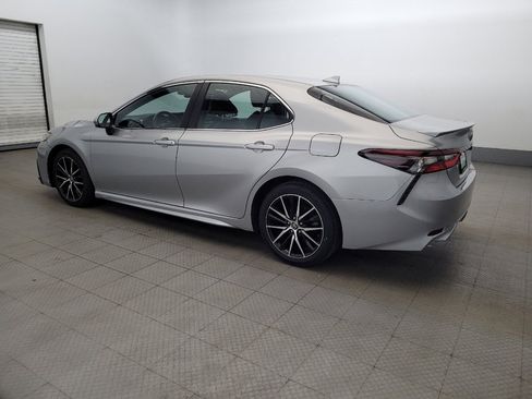 Used 2021 Toyota Camry SE image 3
