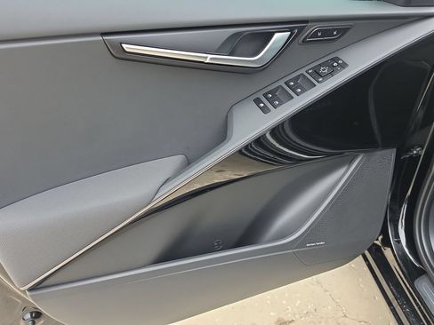 New 2026 Kia Niro SX Touring FWD image 18