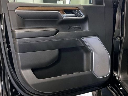 Used 2025 Chevrolet Silverado 1500 High Country w/ Midnight Edition image 8