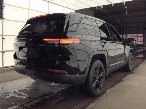 Used 2023 Jeep Grand Cherokee Limited w/ Black Appearance Package image 3
