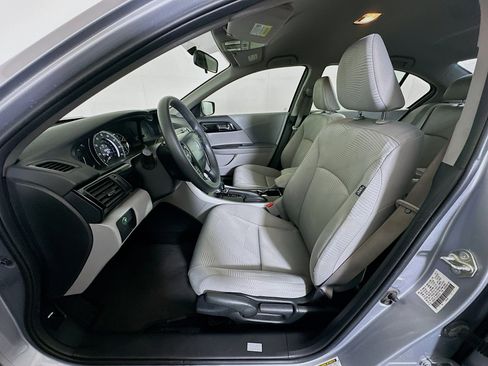 Used 2017 Honda Accord LX image 13