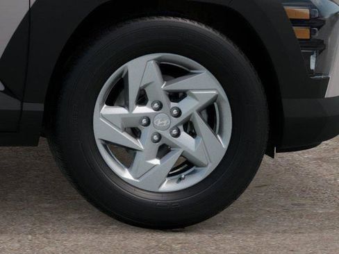 New 2025 Hyundai Kona SE image 9