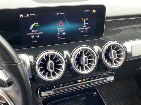 Used 2021 Mercedes-Benz GLB 250 GLB 250 image 30