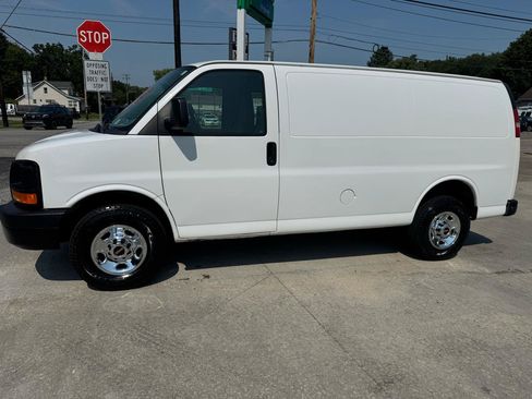 Used 2011 GMC Savana 2500 RWD image 19