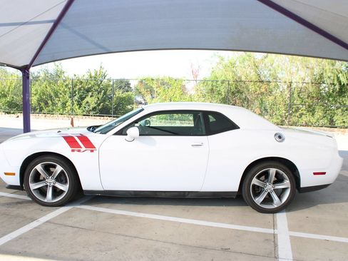 Used 2014 Dodge Challenger R/T RWD image 2