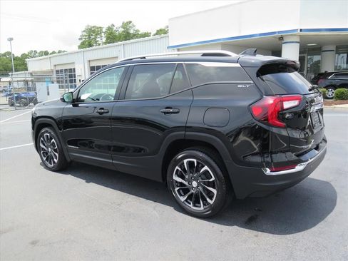 Used 2023 GMC Terrain SLT w/ Tech Package FWD image 5