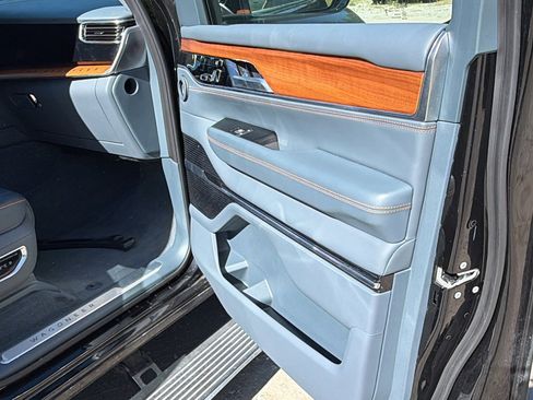 Used 2024 Jeep Grand Wagoneer Series III w/ Rear Seat Video Group 1 AWD/4WD image 19