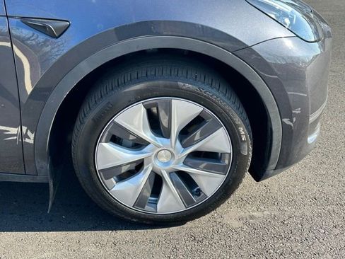 Used 2024 Tesla Model Y Long Range image 14