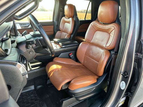 Used 2021 Lincoln Navigator Reserve w/ Luxury Package image 11