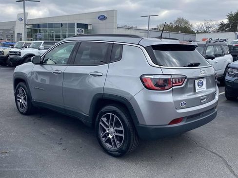 Used 2019 Jeep Compass Latitude FWD image 4