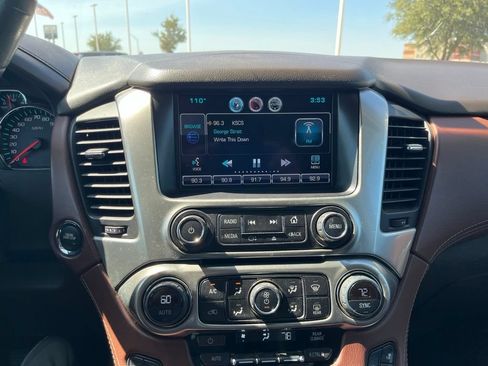 Used 2015 Chevrolet Suburban LTZ RWD image 15