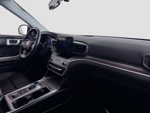 Used 2023 Ford Explorer XLT w/ Equipment Group 202A image 27