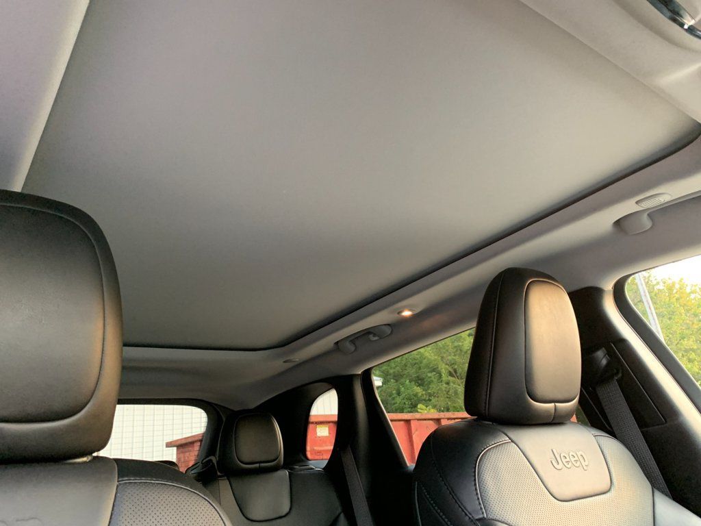 Used 2022 Jeep Cherokee Limited AWD/4WD image 18