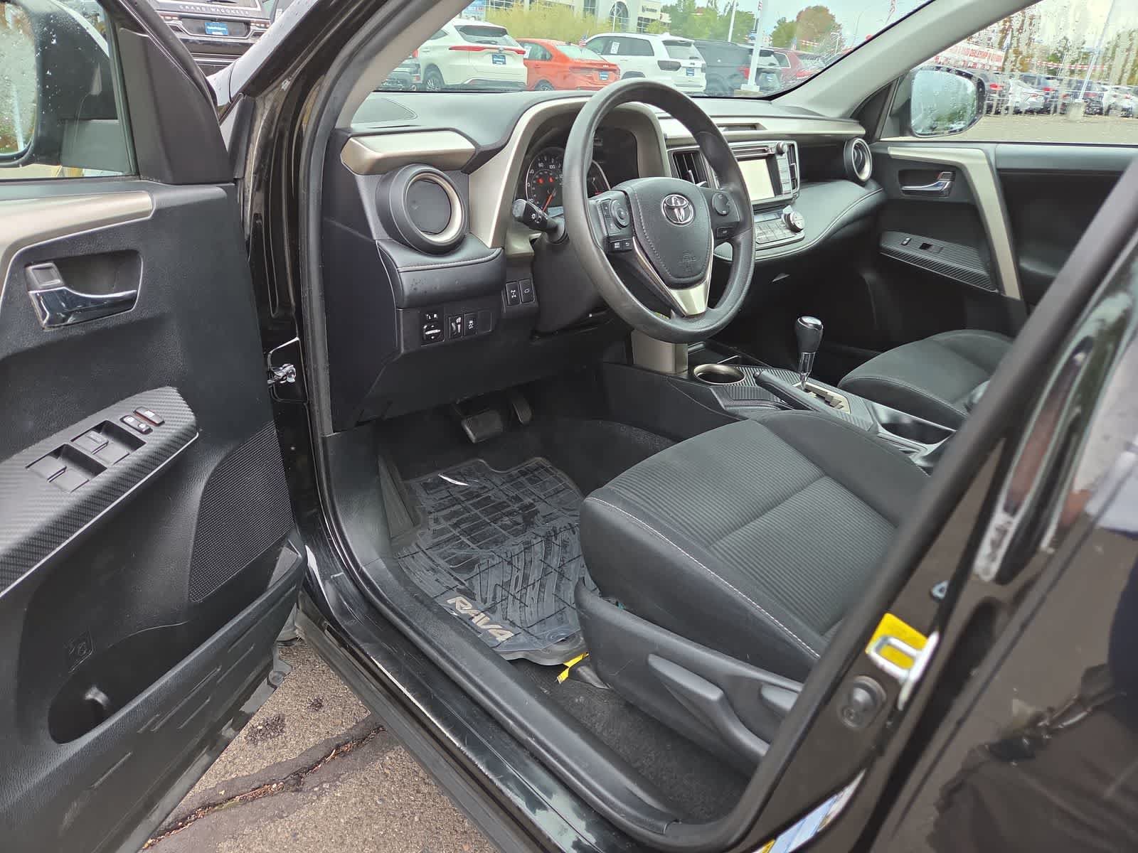 Used 2015 Toyota RAV4 XLE AWD/4WD image 10