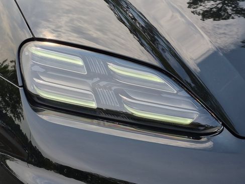 Used 2025 Porsche Macan 4 Electric AWD/4WD image 34