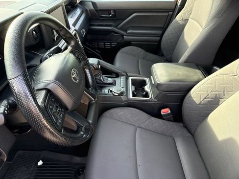 Used 2025 Toyota Tacoma SR5 AWD/4WD image 18