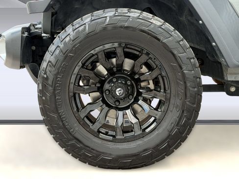 Used 2023 Jeep Gladiator Sport AWD/4WD image 13