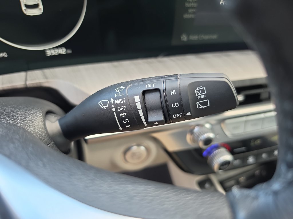 Used 2024 Kia Telluride SX w/ Towing Package FWD image 26