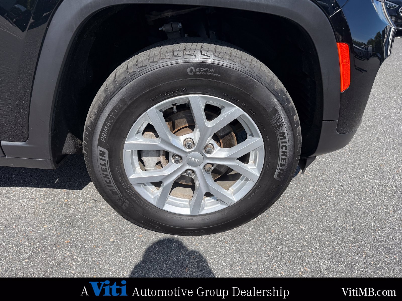 Used 2023 Jeep Grand Cherokee Limited AWD/4WD image 15