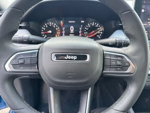 Used 2024 Jeep Compass Latitude AWD/4WD image 19