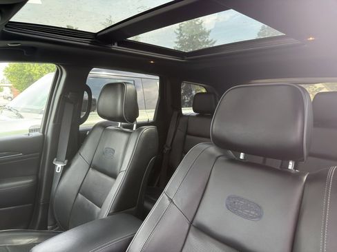 Used 2020 Jeep Grand Cherokee Overland AWD/4WD image 7