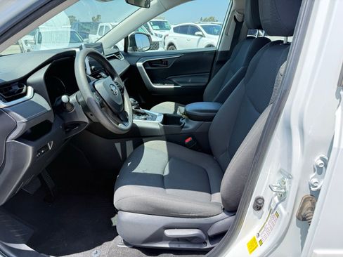 Used 2024 Toyota RAV4 LE AWD/4WD image 5