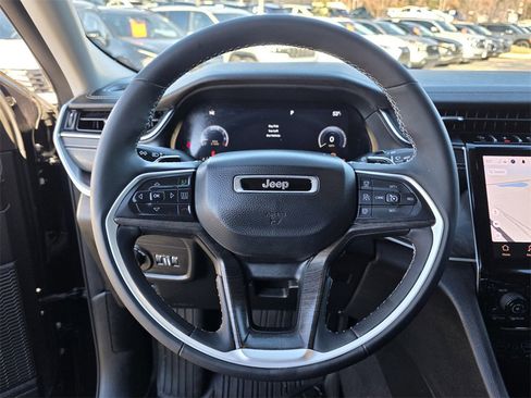 Used 2023 Jeep Grand Cherokee Limited image 22